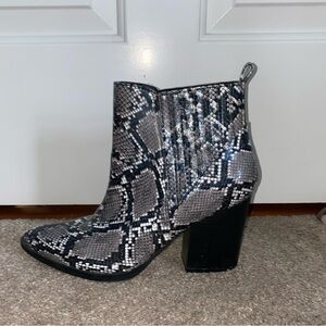 Snake Skin Pattern heeled boutique booties size 9